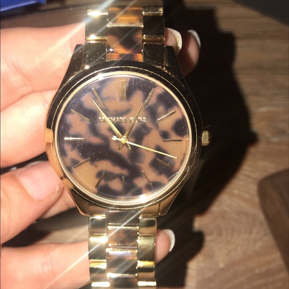 Michael Kors - Picture 2 of 3